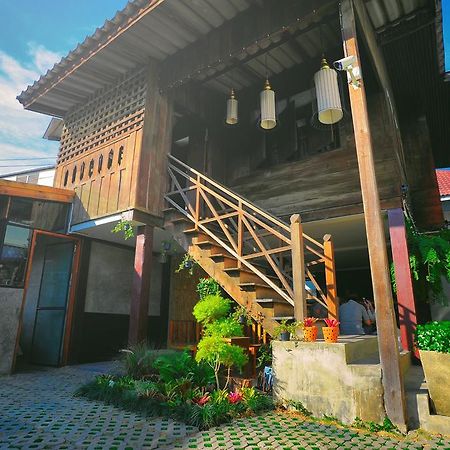 Manon Hostel Chiang Mai Exteriör bild