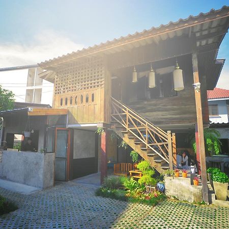 Manon Hostel Chiang Mai Exteriör bild