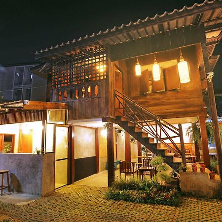 Manon Hostel Chiang Mai Exteriör bild