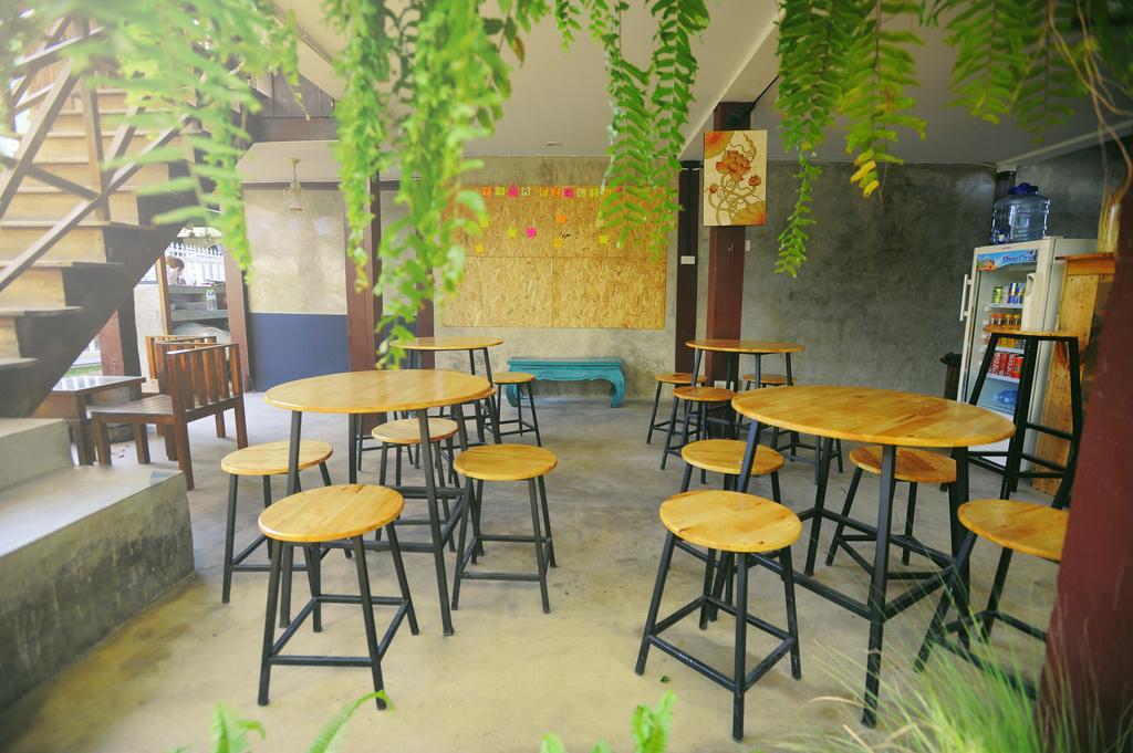 Manon Hostel Chiang Mai Exteriör bild
