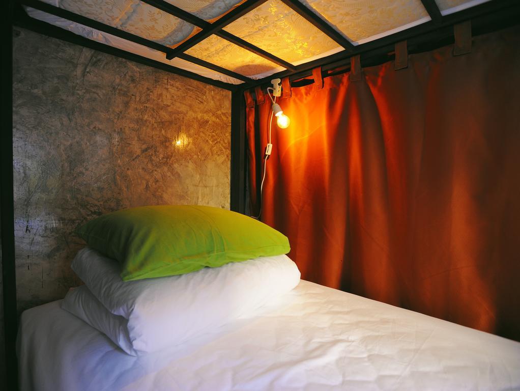 Manon Hostel Chiang Mai Rum bild