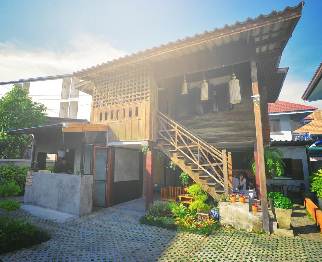 Manon Hostel Chiang Mai Exteriör bild