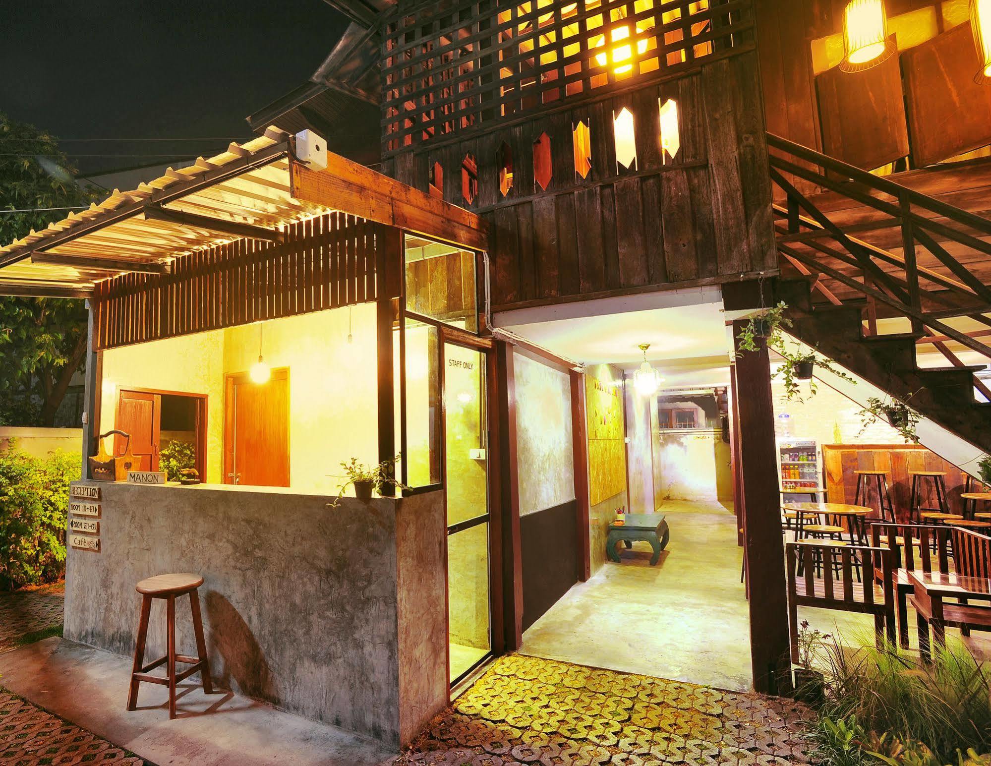 Manon Hostel Chiang Mai Exteriör bild