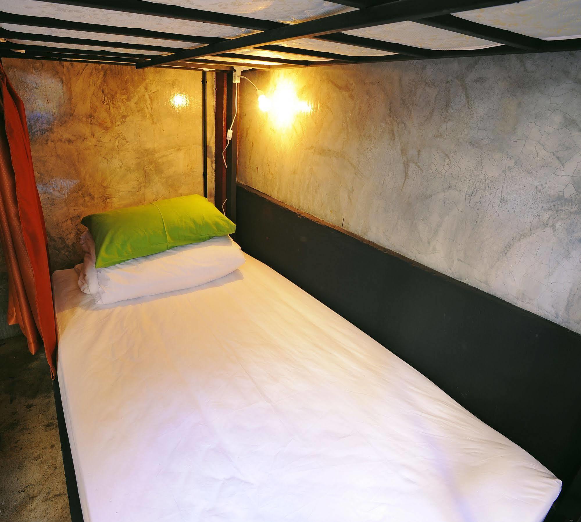 Manon Hostel Chiang Mai Exteriör bild