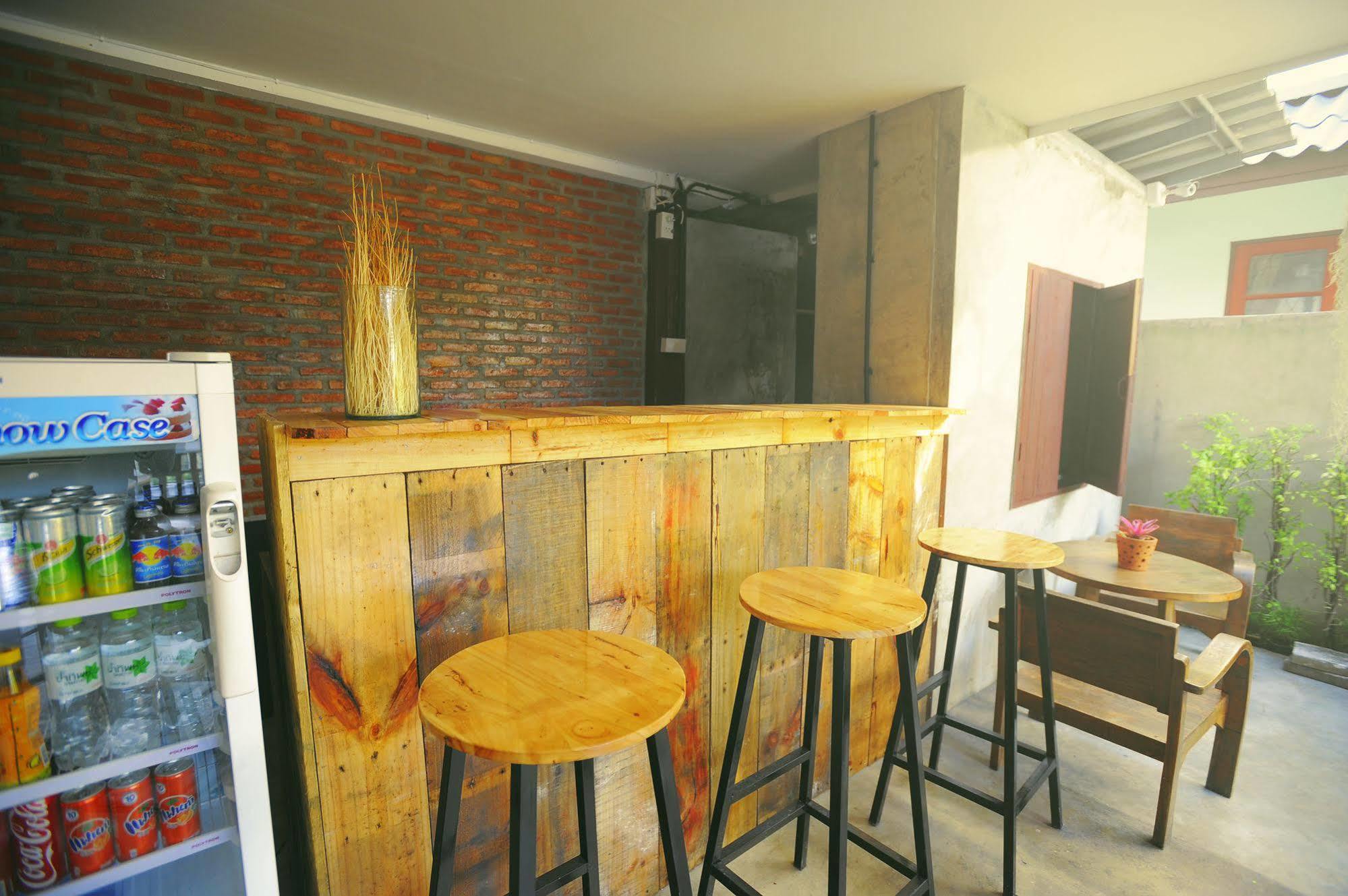 Manon Hostel Chiang Mai Exteriör bild